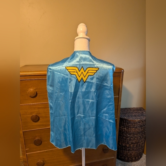 Wonder Woman Super Hero Cape OS - Picture 1 of 9